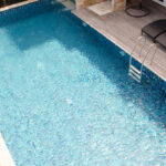 Pisos ideales para realzar tu piscina
